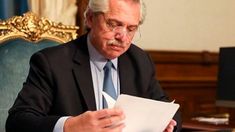 El presidente de la Nación despidió a Carlitos Balá. El presidente de la Nación despidió a Carlitos Balá.