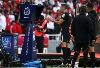 Yael Falcón Pérez habló de la jugada más polémica de River vs. Belgrano. Yael Falcón Pérez habló de la jugada más polémica de River vs. Belgrano.