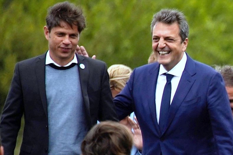 Kicillof posó junto a Massa con la leyenda la Patria sos vos