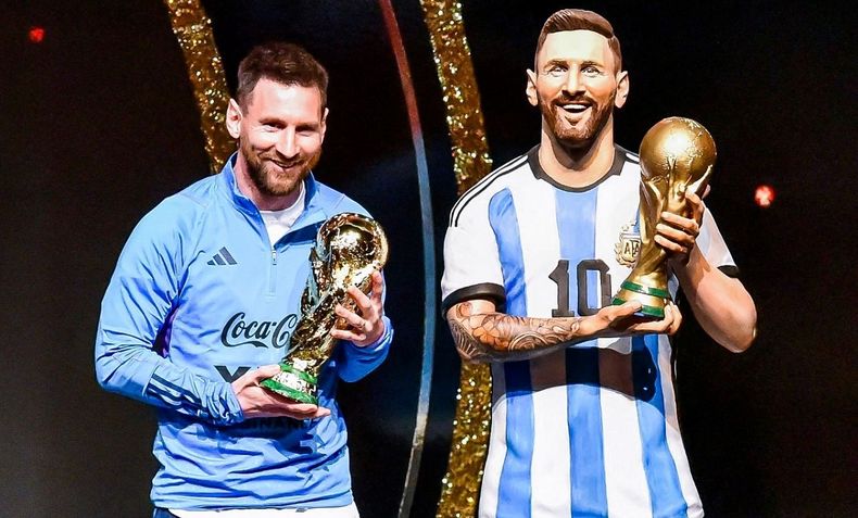 Por qué Argentina recibió una réplica de la Copa del Mundo y no el