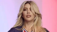 Fanática del rosa y de las microbikinis, Wanda Nara combinó sus pasiones en una foto junto a su familia. Fanática del rosa y de las microbikinis, Wanda Nara combinó sus pasiones en una foto junto a su familia.