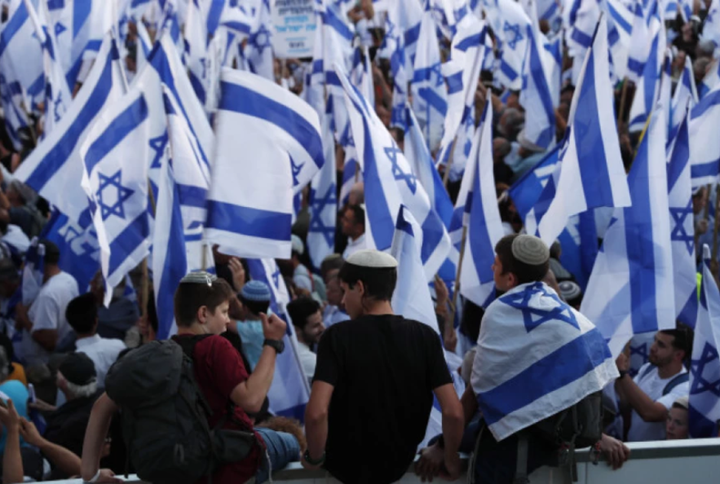 Los manifestantes se concentraron frente a la Knéset la sede del Parlamento en Jerusalén.