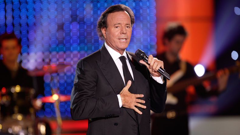 Julio Iglesias.
