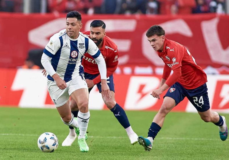 Talleres venció 3 a 1 a Independiente en Avellaneda.