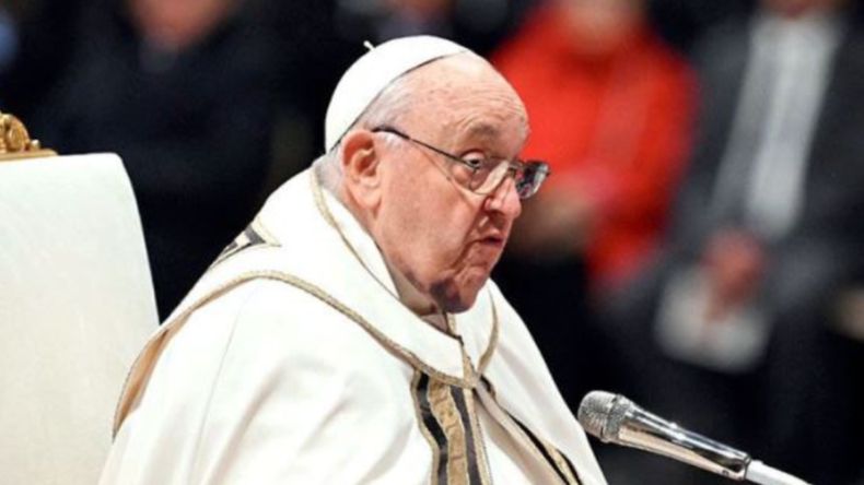 El papa Francisco presenta ligeras y graduales mejorías