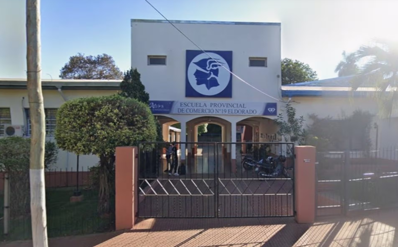 Los alumnos afectados son egresados de la Escuela de Comercio 19 de Eldorado.