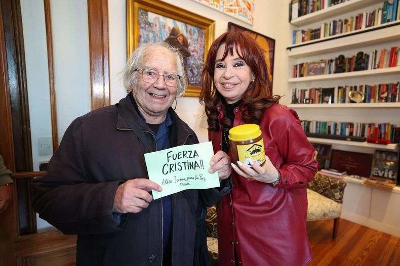 El ganador del premio Nóbel junto a la expresidenta.