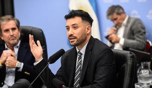 Alejandro Cacace en la reunión en Diputados.