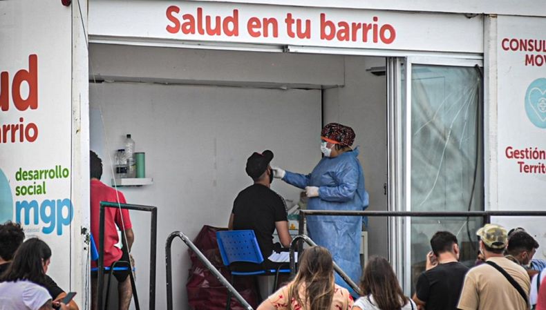 En los últimos días hubo largas filas para hisoparse en La Feliz.