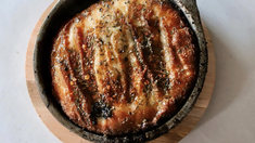 El restaurante de Buenos Aires para pedir provoleta con pesto de entrada. El restaurante de Buenos Aires para pedir provoleta con pesto de entrada.