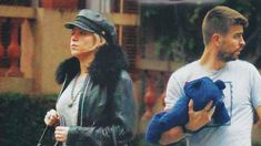 Shakira y Piqué de paseo con su hijo por las calles de Barcelona Shakira y Piqué de paseo con su hijo por las calles de Barcelona
