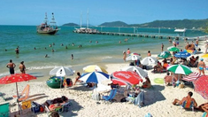 En temporadas anteriores muchos argentinos padecieron la epidemia de diarrea en las playas del sur de Brasil. En temporadas anteriores muchos argentinos padecieron la epidemia de diarrea en las playas del sur de Brasil.