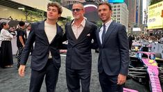 Franco Colapinto y Pierre Gasly posando junto a Brad Pitt en la premier de la película de Fórmula 1 Franco Colapinto y Pierre Gasly posando junto a Brad Pitt en la premier de la película de Fórmula 1