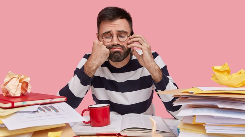El desorden, comúnmente percibido como una característica negativa en el ámbito familiar o profesional, puede estar vinculado a aspectos más complejos de la personalidad  
