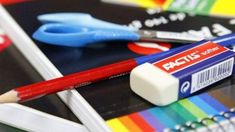 Beneficiarios de AUH y SUAF podrán recibir la Ayuda Escolar Anual, un monto de al menos $7.000. Beneficiarios de AUH y SUAF podrán recibir la Ayuda Escolar Anual, un monto de al menos $7.000.