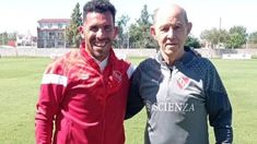 Carlos Tevez y Ricardo Bochini. Carlos Tevez y Ricardo Bochini.