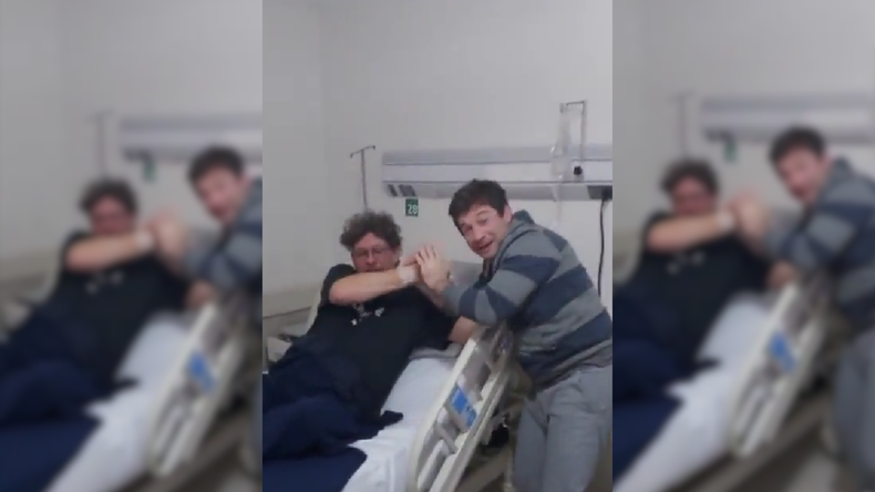 Una mujer tuvo a su ex y su actual en la misma habitación.