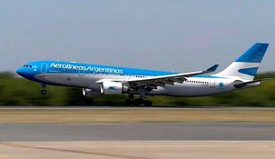 Un avión de Aerolíneas Argentinas aterrizó de emergencia en Córdoba tras una falla en un motor. Un avión de Aerolíneas Argentinas aterrizó de emergencia en Córdoba tras una falla en un motor.