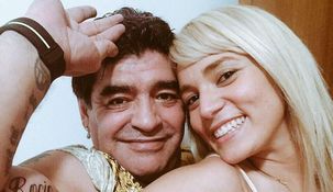 Maradona y Rocío Oliva mostraron el tatuaje que los une: más cholulos que nunca Maradona y Rocío Oliva mostraron el tatuaje que los une: más cholulos que nunca