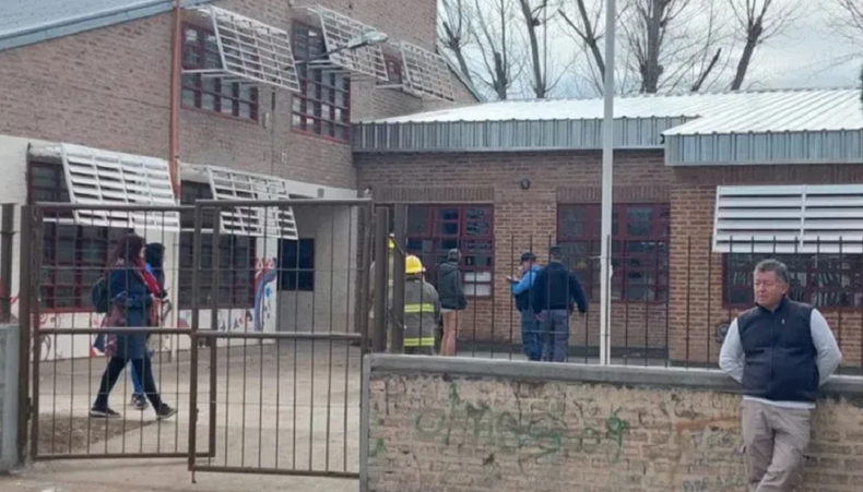 Dos alumnas se pelearon ferozmente cerca de una escuela de Neuquén.