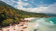 La Reserva de Desarrollo Sostenible, limita el acceso diario a solo 560 personas. La Reserva de Desarrollo Sostenible, limita el acceso diario a solo 560 personas.