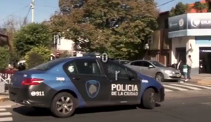 Los investigadores analizan las cámaras de seguridad para establecer dónde subió el asaltante y hacia dónde escapó.&nbsp;