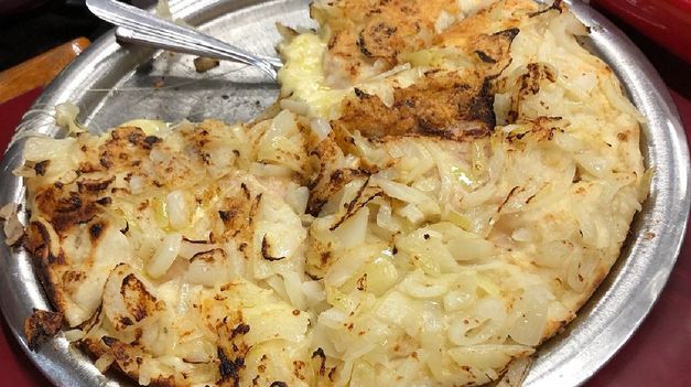La Mezzetta y La Posta de Achaval representan la esencia de la gastronomía porteña con sus versiones únicas de fugazzeta rellena.