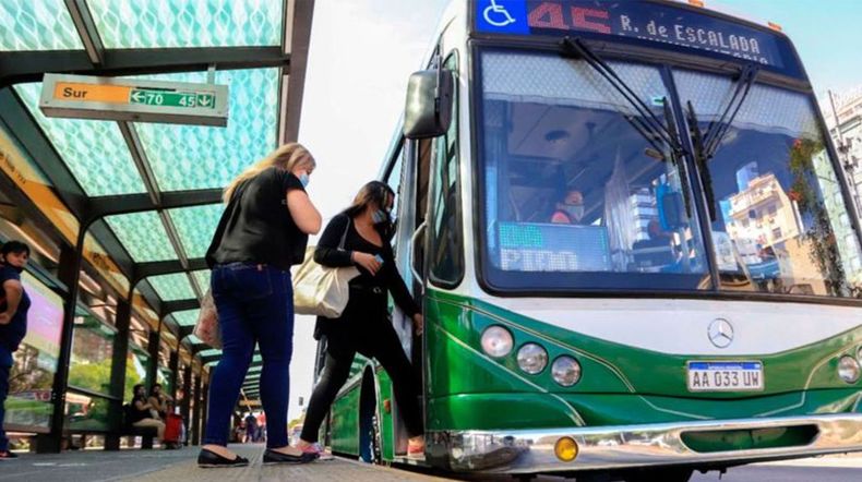La frecuencia de colectivos se redujo a la mitad este martes en el AMBA.