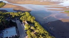 El lugar indicado para relajar y disfrutar un día lleno de disfrute en las orillas del Río de La Plata. El lugar indicado para relajar y disfrutar un día lleno de disfrute en las orillas del Río de La Plata.