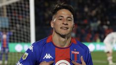 Florián Monzón fue la figura absoluta de Tigre con un triplete inolvidable. Florián Monzón fue la figura absoluta de Tigre con un triplete inolvidable.