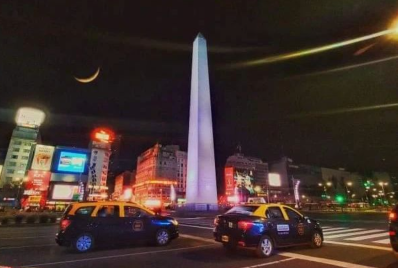 Video La Ingeniosa Publicidad De Netflix Sobre El Obelisco Para Promocionar Una Serie Que Se 1736