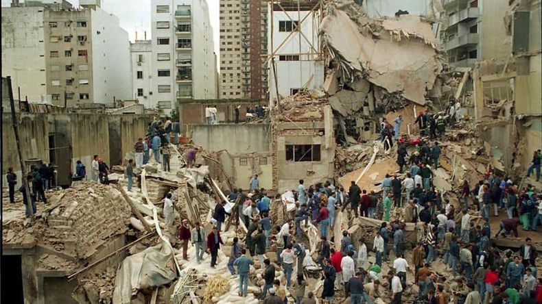 El atentado a la AMIA dejó 85 muertos. El atentado a la AMIA dejó 85 muertos.