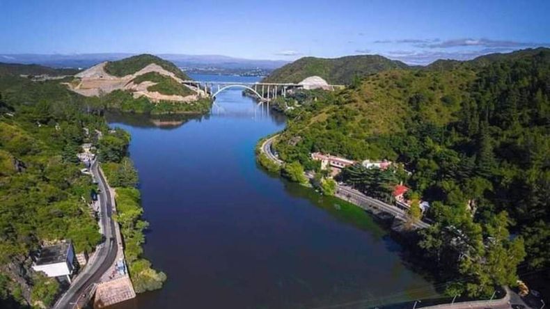Esta localidad cordobesa está junto a uno de los lagos más importantes de la provincia.