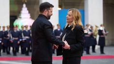 El presidente ucraniano Volodímir Zelenski junto a su par italiana Giorgia Meloni en la cumbre celebrada este martes en Roma. El presidente ucraniano Volodímir Zelenski junto a su par italiana Giorgia Meloni en la cumbre celebrada este martes en Roma.