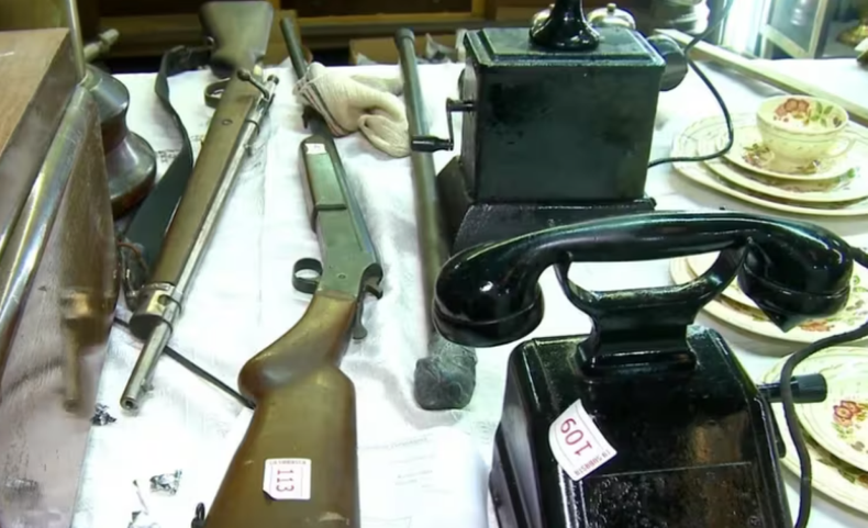 Entre las armas ilegales incautaron un revólver calibre 32mm marca Smith & Wesson.
