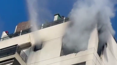 El incendio se produjo en el 8º piso, a raiz de un desperfecto en un aire acondicionado. El incendio se produjo en el 8º piso, a raiz de un desperfecto en un aire acondicionado.