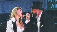 Taylor Swift fue sorprendida frente a miles de personas por su pareja Travis Kelce. Taylor Swift fue sorprendida frente a miles de personas por su pareja Travis Kelce.