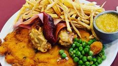 La milanesa Maryland se sirve acompañada de papas paille. La milanesa Maryland se sirve acompañada de papas paille.