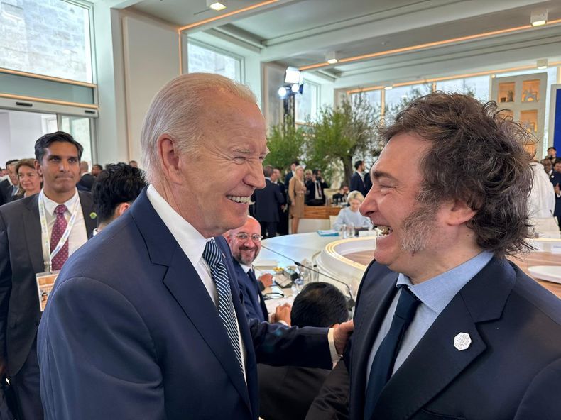 Joe Biden y Javier Milei se encontraron en el G7 de Italia.
