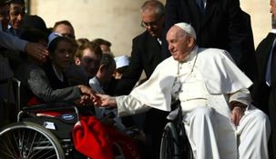Francisco durante su tradicional audiencia de los miércoles en la en la plaza San Pedro. Francisco durante su tradicional audiencia de los miércoles en la en la plaza San Pedro.