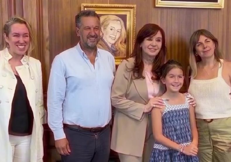 El emotivo video de Cristina con familiares de un soldado muerto en Malvinas
