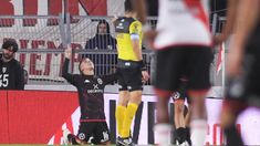 Franco Alfonso celebra el segundo de Huracán. Franco Alfonso celebra el segundo de Huracán.