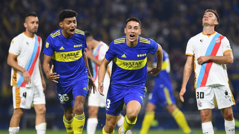 Sandez festeja su gol ante el elenco de Sarandí.