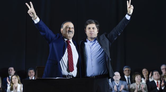 Quintela junto a Kicillof en la jura de la nueva Constitución.