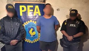 Durante el allanamiento, la Policía secuestró tres teléfonos celulares