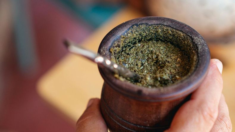 Esta contradicción con la experiencia de muchos entusiastas del mate genera una duda común: ¿es posible disfrutar de esta infusión sin sufrir molestias?