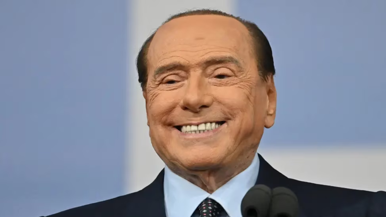 Silvio Berlusconi fue internado en Milán por problemas cardiovasculares