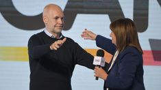 Bullrich se abraza con Larreta tras su victoria en las PASO. Bullrich se abraza con Larreta tras su victoria en las PASO.