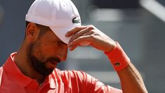 Novak Djokovic quedó eliminado en su debut en el Masters 1000 de Madrid. Novak Djokovic quedó eliminado en su debut en el Masters 1000 de Madrid.
