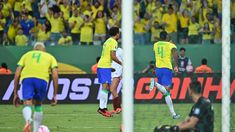 Gabriel corre a abrazarse con Neymar. Gabriel corre a abrazarse con Neymar.